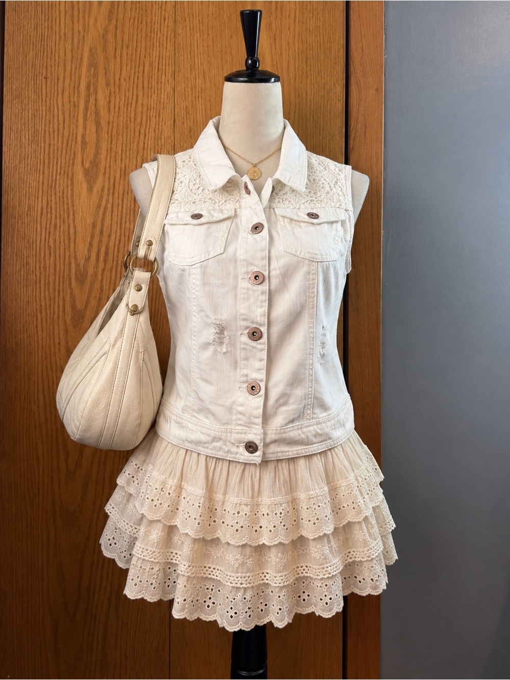 Mudd White Denim Crochet Lace Back Button Vest Size Medium 100% Cotton